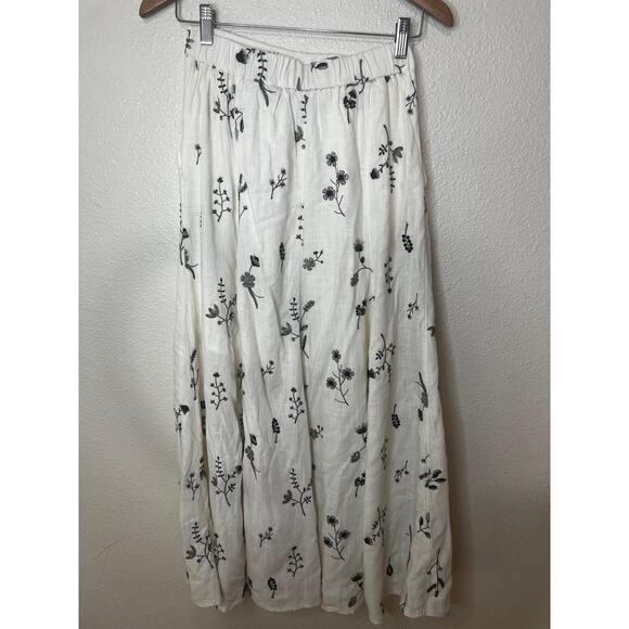 Tahari White Black Floral Embroidered Maxi Skirt Womens XS Button Boho Chic - Picture 6 of 8